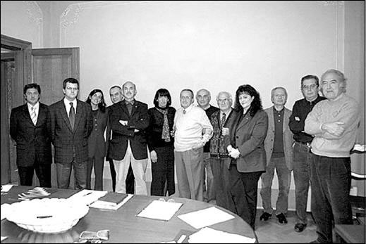 Il consiglio direttivo del Circolo Aziendale Dipendenti Banca Agricola Mantovana (foto 2000)