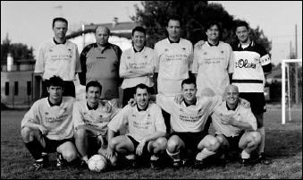 I Lupatotini che hanno vinto il torneo interno di calcio (foto Mazzola)