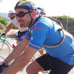 Fabrizio Gadioli del Cad Bam Bycicle partecipa alla tradizionale corsa “Eroica” sulle colline del Chianti.<br/>L’<b>Eroica</b> è ormai un appuntamento cult unico nel suo genere, promossa dall’Associazione Parco Ciclistico del Chianti e si svolge nelle Terre di Siena. Con l&RSQUO;Eroica il ciclismo ritorna tale facendo un salto nel passato quando era sinonimo di polvere, fango, fatica e spirito d’avventura.  Il percorso richiede agli eroici partecipanti la capacità di soffrire e sudare senza perdere il sorriso e la soddisfazione di trascorrere una giornata di puro ciclismo. L’Eroica si sviluppa su percorsi con distanze variabili da 38 a 200 km prevalentemente su strade sterrate partendo e arrivando a Gaiole in Chianti. Si tratta infatti di una rievocazione con biciclette antiche dove i ciclisti adeguano anche l’abbigliamento al tenore della manifestazione.